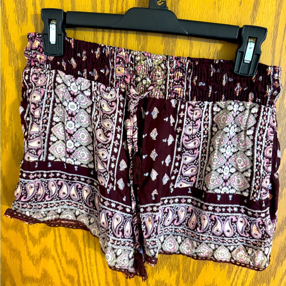 NWT Francesca Blue Rose Size Small Women's Paisley Print Shorts Color: Wine